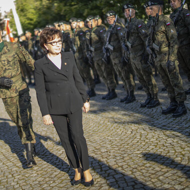 Złożenie kwiatów pod Pomnikiem Zesłańcom Sybiru w Legnicy