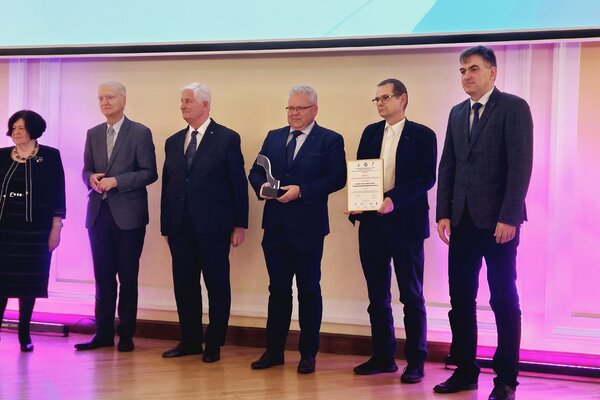 Huta Miedzi Głogów i Zakład Hydrotechniczny KGHM nagrodzone Złotym Laurem Innowacyjności (1)