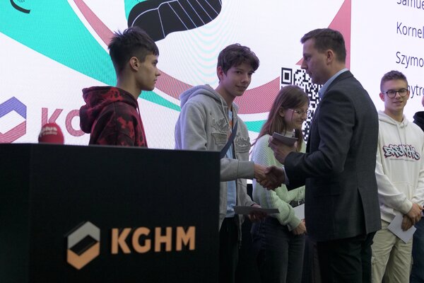 Rozstrzygnięcie konkursu na logo programu KGHM Cyfrowa Przyszłość Miedzi  (5)