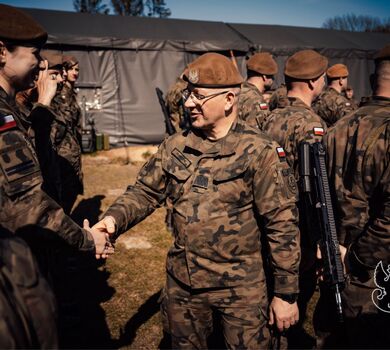 Dowódca Wojsk Obrony Terytorialnej z wielkanocną wizytą u żołnierzy WOT pełniących służbę na granicy