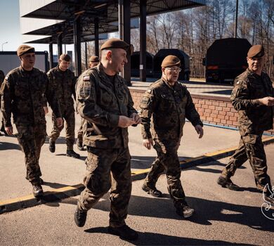 Dowódca Wojsk Obrony Terytorialnej z wielkanocną wizytą u żołnierzy WOT pełniących służbę na granicy