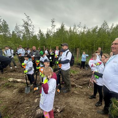 Wolontariusze KGHM posadzili kolejny las przy HMG (8)