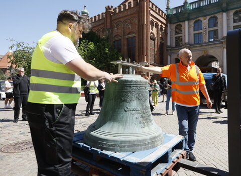 dzwony z bazyliki powróciły do gdańska, fot  Piotr Wittman  www gdansk pl (1)