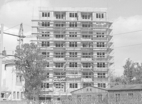 Budowa punktowców z gruzobetonu pomiędzy ulicami Lendziona a Klonową trwała w latach 1959-1960, zb. NAC