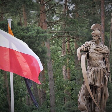 Posąg św  Floriana przy Hucie Miedzi Cedynia (1)