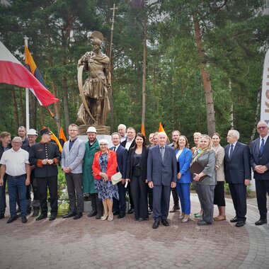 Posąg św  Floriana przy Hucie Miedzi Cedynia (4)