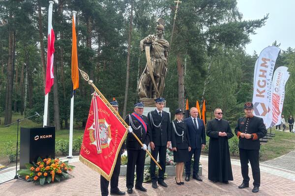 Posąg św  Floriana przy Hucie Miedzi Cedynia