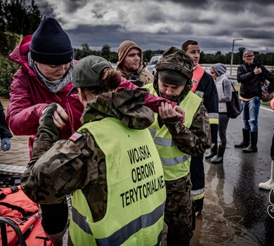 Terytorialsi wciąż walczą ze skutkami powodzi