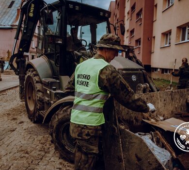 Wojsko wciąż walczy ze skutkami kataklizmu