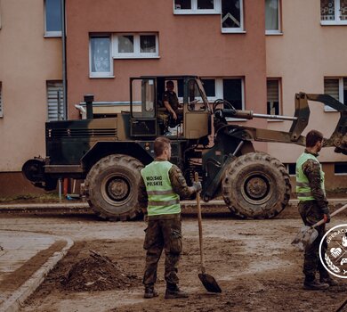 Wojsko wciąż walczy ze skutkami kataklizmu