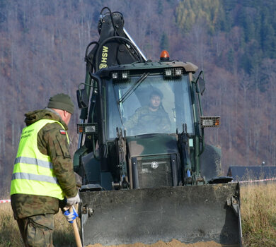 Między powodzią, a zimą. Operacja FENIKS nie słabnie.