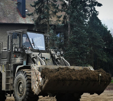 Między powodzią, a zimą. Operacja FENIKS nie słabnie.