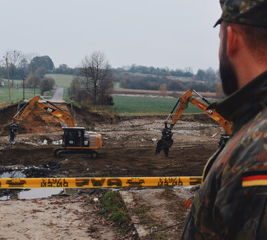 Między powodzią, a zimą. Operacja FENIKS nie słabnie.