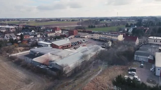 Powinien wystawić awizo i jechać dalej. Ale wrócił i ocalił klientkę