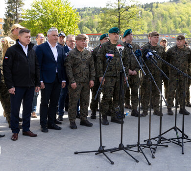 Koniec operacji FENIKS. Wojsko zostaje na miejscu.