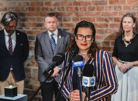 Podczas konferencji prasowej przemawia Aleksandra Dulkiewicz, prezydent Gdańska. 