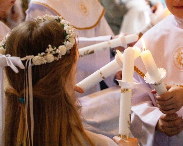 Co współcześnie symbolizują prezenty komunijne? Wyniki badania