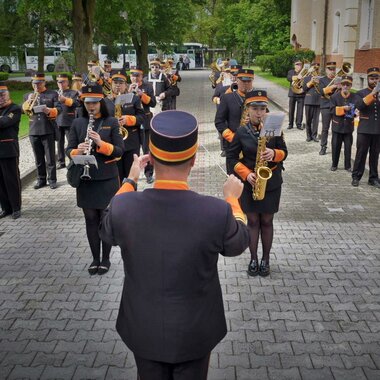 Przywitanie Zarządu KGHM przez Orkiestrę HMG i mażoretki (1)