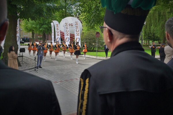 Przywitanie Zarządu KGHM przez Orkiestrę HMG i mażoretki (4)