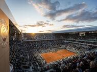 Linie Emirates oferują kolejny rok wyjątkowych doświadczeń „Fly Better” na Roland-Garros 2025
