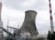 TAURON uwalnia tereny pod nowe inwestycje – w Łagiszy wyburzono ostatnią starą chłodnię kominową 