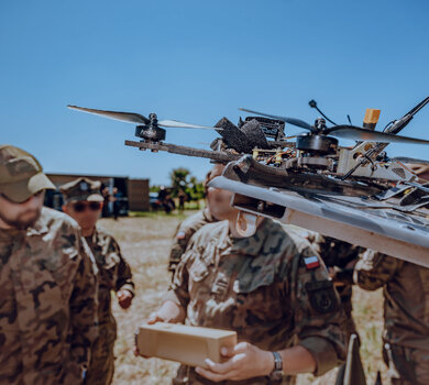 Warsztaty dla wojskowych pilotów dronów w Radomiu