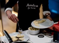 Kulinarna podróż przez smaki świata – od sushi po wigilijne pierogi