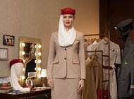 Kultowa czerwień Emirates – odkryj ewolucję munduru załogi pokładowej