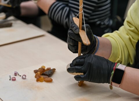 Bursztynowy reset głowy, warsztaty w Muzeum Bursztynu, fot. A Grabowska