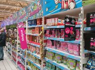 Carrefour sprzedaje viralowe słodycze za ułamek ceny - koszyki niespodzianki w nowej odsłonie wracają przed świętami