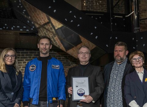 Od lewej Agnieszka Owczarczak, dr Sławosz Uznański-Wiśniewski, Tomasz Wierzchowski, Robert Pytlos oraz Renata Adamowicz. 