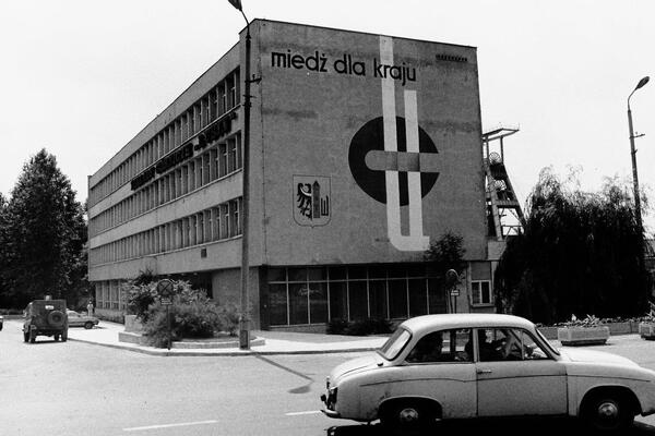 Budynek dyrekcji ZG Lubin_zdjęcie archiwalne
