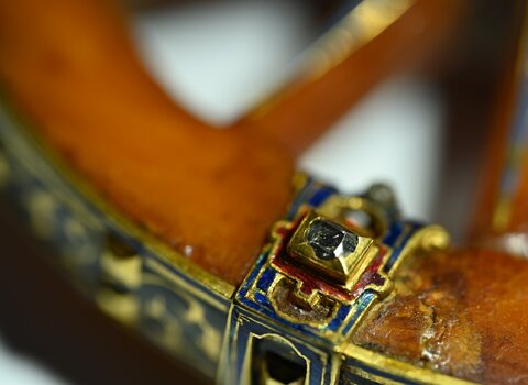 Detale eksponatu i zdobienia, fot  B  Kentzer, mat  Muzeum Gdańska  (1)