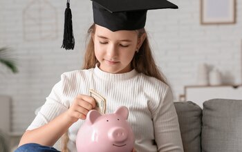 Dlaczego problemy z pieniędzmi zaczynają się wcześnie – i co ma z tym wspólnego edukacja finansowa?