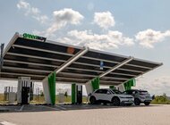 Wahania cen paliw? Koszt jazdy elektrykiem bez niespodzianek