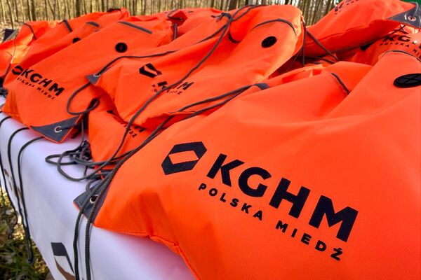 Wolontariusze KGHM zasadzili drzewa przy Hucie Miedzi Głogów (7)