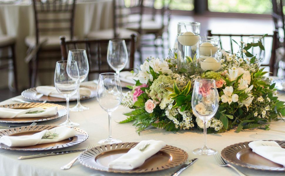 Ile włożyć do „koperty"? Tyle Polacy dają w prezencie ślubnym