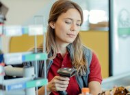 Za 4 lata udział pracy ludzi w retailu spadnie poniżej 50 proc. Oto 5 czynności, które nie muszą już być wykonywane ręcznie