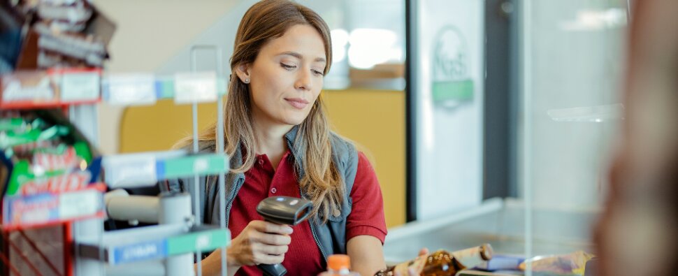 Za 4 lata udział pracy ludzi w retailu spadnie poniżej 50 proc. Oto 5 czynności, które nie muszą już być wykonywane ręcznie