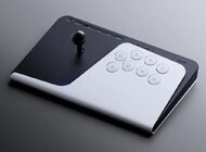 Bezprzewodowy fight stick FlexStrike oraz 27-calowy monitor gamingowy z premierą w sierpniu. Głośniki bezprzewodowe Pulse Elevate dostępne w późniejszej części tego roku 