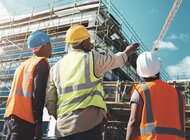 Nie tylko metropolie i logistyka przyciągają migrantów — coraz większą rolę odgrywają powiaty. W usługach wsparcia już co czwarty pracownik to cudzoziemiec.