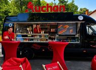 Auchan Polska rozwija sieć Food Trucków. Mobilny format obejmie cztery lokalizacje 