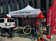 Bank Pekao S.A. podsumowuje akcję mobilnych serwisów rowerowych. Ponad 2,3 tys. naprawionych jednośladów w całej Polsce