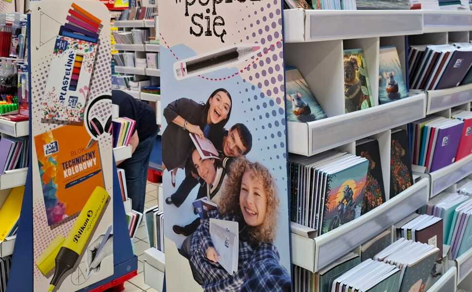 Ruszył rok szkolny, a rodzice znów ruszyli do sklepów - Carrefour odpowiada ogólnopolską akcją “3+3 gratis” na najważniejsze kategorie szkolne 
