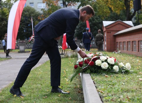 Uroczystości na Cmentarzu Ofiar Hitleryzmu, fot  D Paszlinski, www gdansk pl (5)