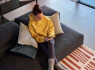 77 proc. klientów jest gotowych kupić ubezpieczenie auta online. Najchętniej wybierają model hybrydowy