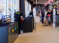 Natychmiastowy zwrot kaucji w Carrefour - sieć wprowadza kolejne ułatwienia dla klientów 