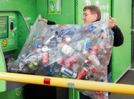 Kędzierzyn-Koźle z pierwszą maszyną do hurtowej zbiórki opakowań kaucyjnych. Carrefour, Kaucja.pl i Envipco stawiają na wygodę mieszkańców miasta