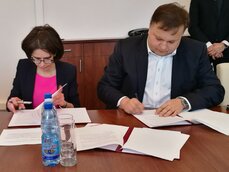 Podpisanie Porozumienia - na zdjęciu od lewej Anna Streżyńska, Minister Cyfryzacji i Tomasz Szopa, Prezes Zarządu, Dyrektor Generalny Netii.jpg