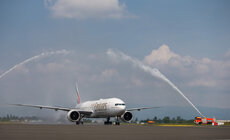 Emirates-flight-EK129-lands-in-Zagreb-to-a-water-cannon-salute.jpg